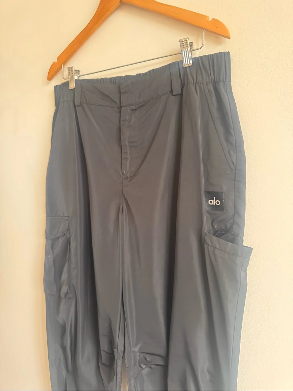 Alo Yoga | High Waist Break Line Celana Cargo Jogger Pants - Black Large
